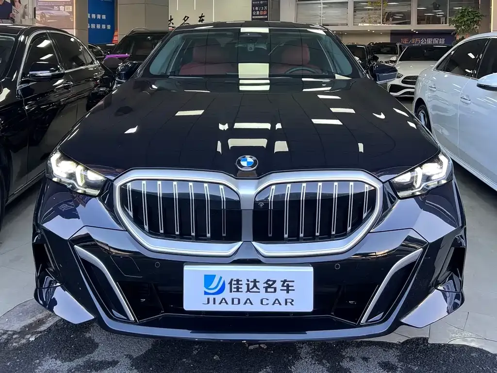 BMW 5 Series 2025 из CN, фото 2