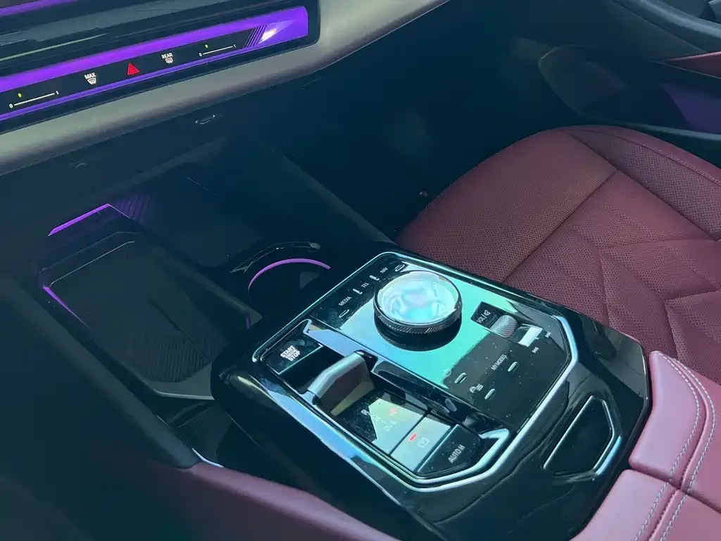 BMW 5 Series 2025 из CN, фото 5