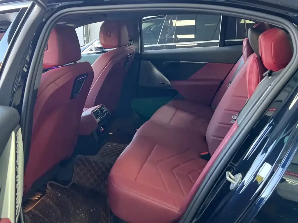 BMW 5 Series 2025 из CN, фото 6