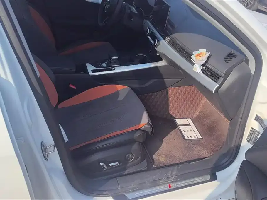 Audi A4L 2024 из CN, фото 8