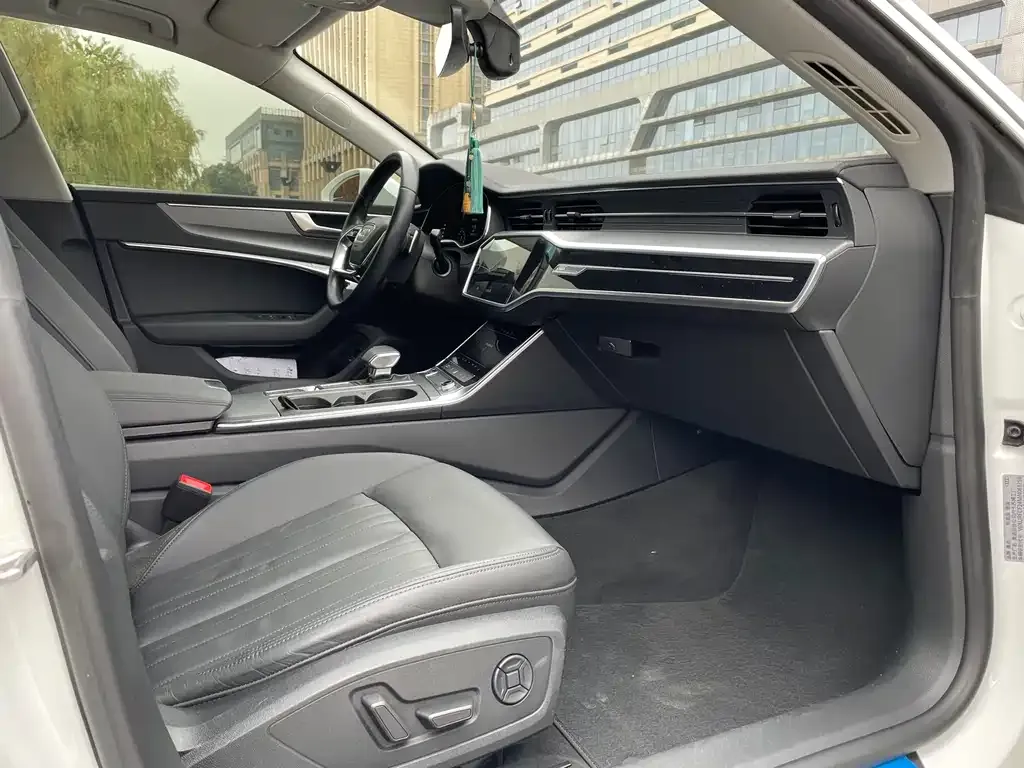 Audi A7 2021 из CN, фото 10