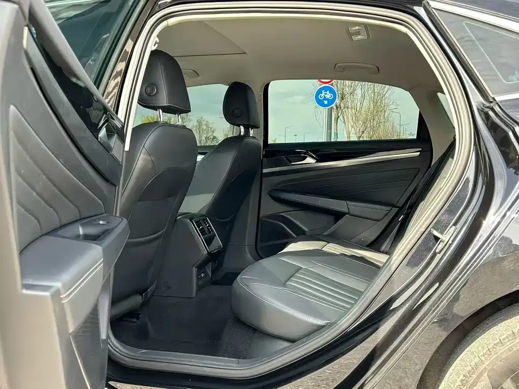 Volkswagen Passat 2023 из CN, фото 6