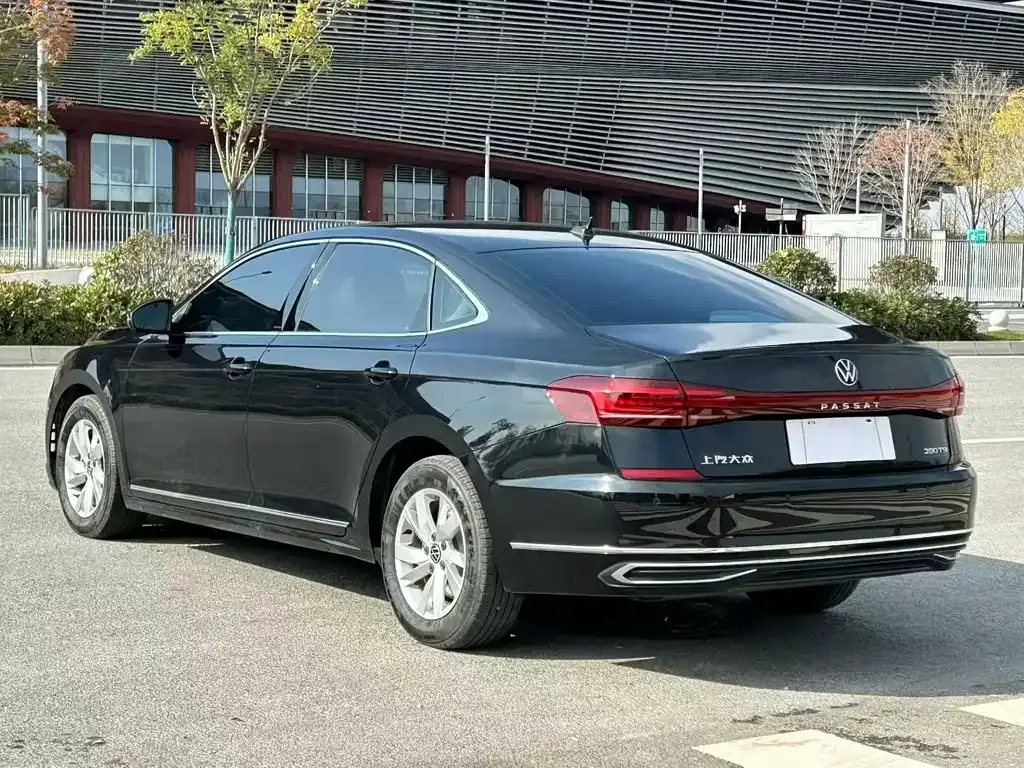 Volkswagen Passat 2023 из CN, фото 9