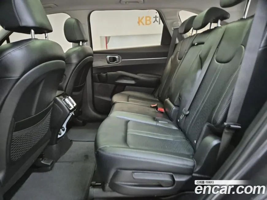 Kia Sorento — фото 8