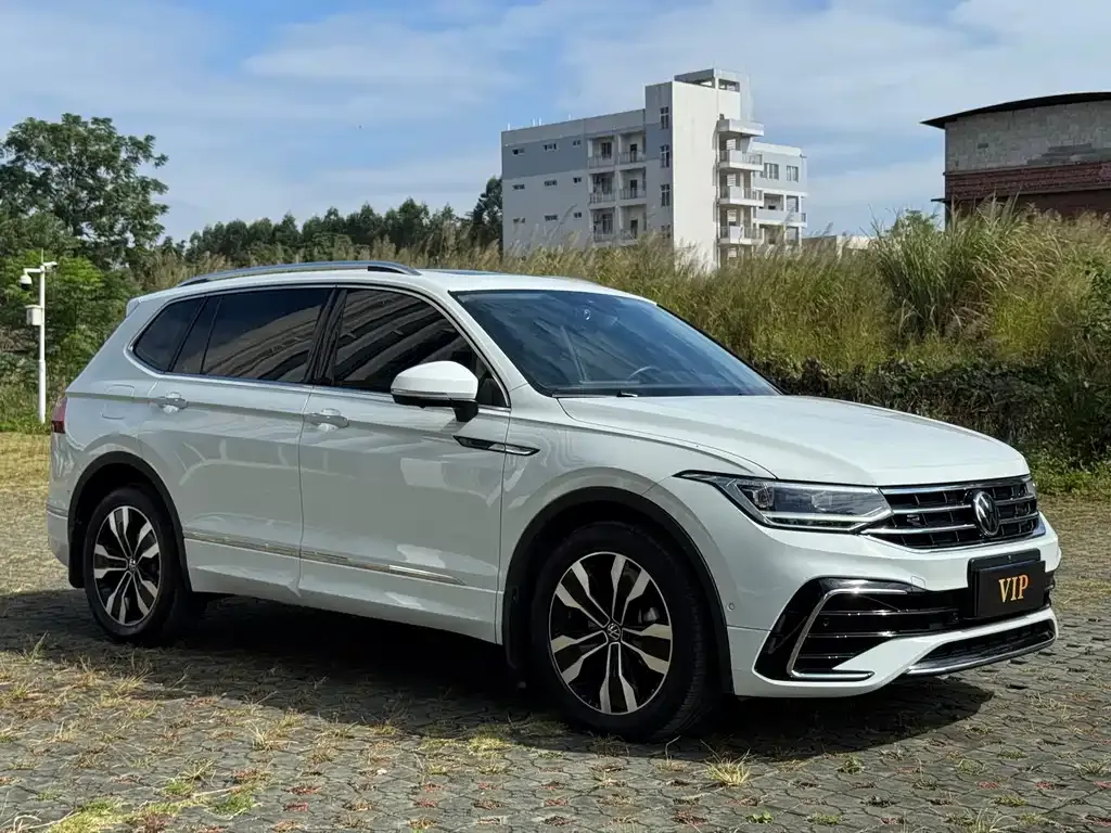 Volkswagen Tiguan L 2023 из CN, фото 3
