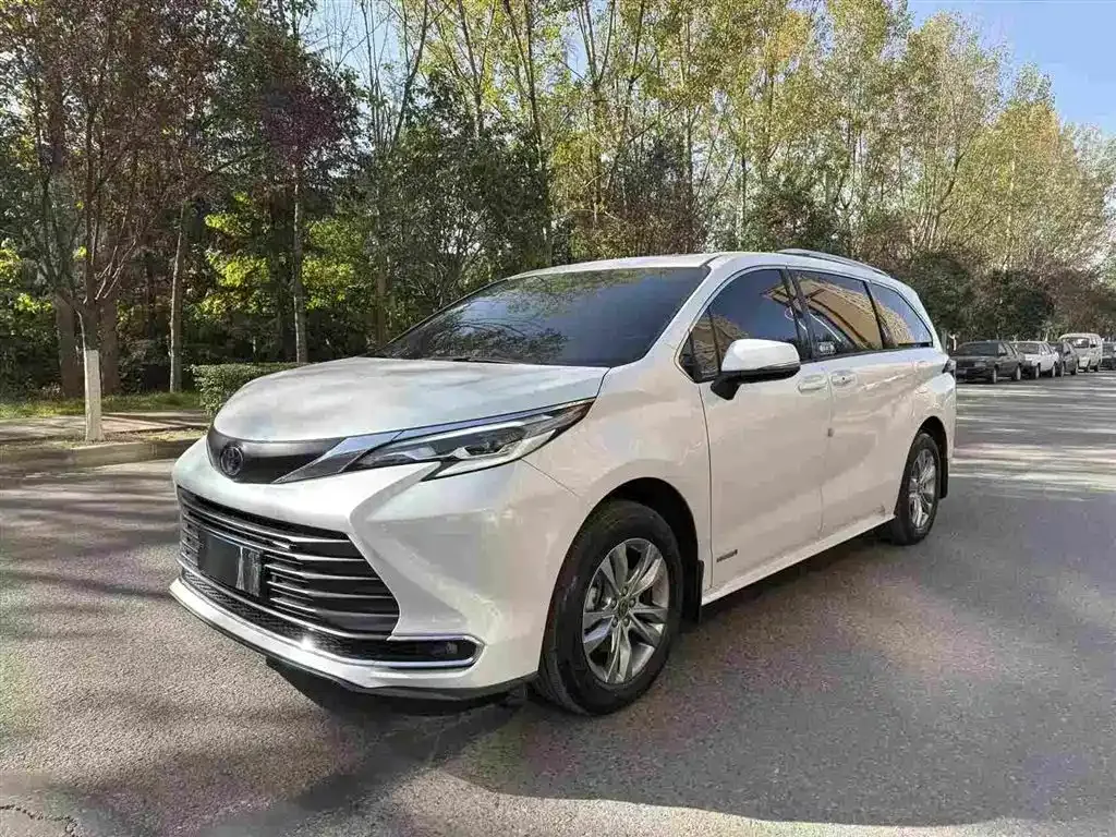 Toyota Sienna 2024 из CN, фото 1