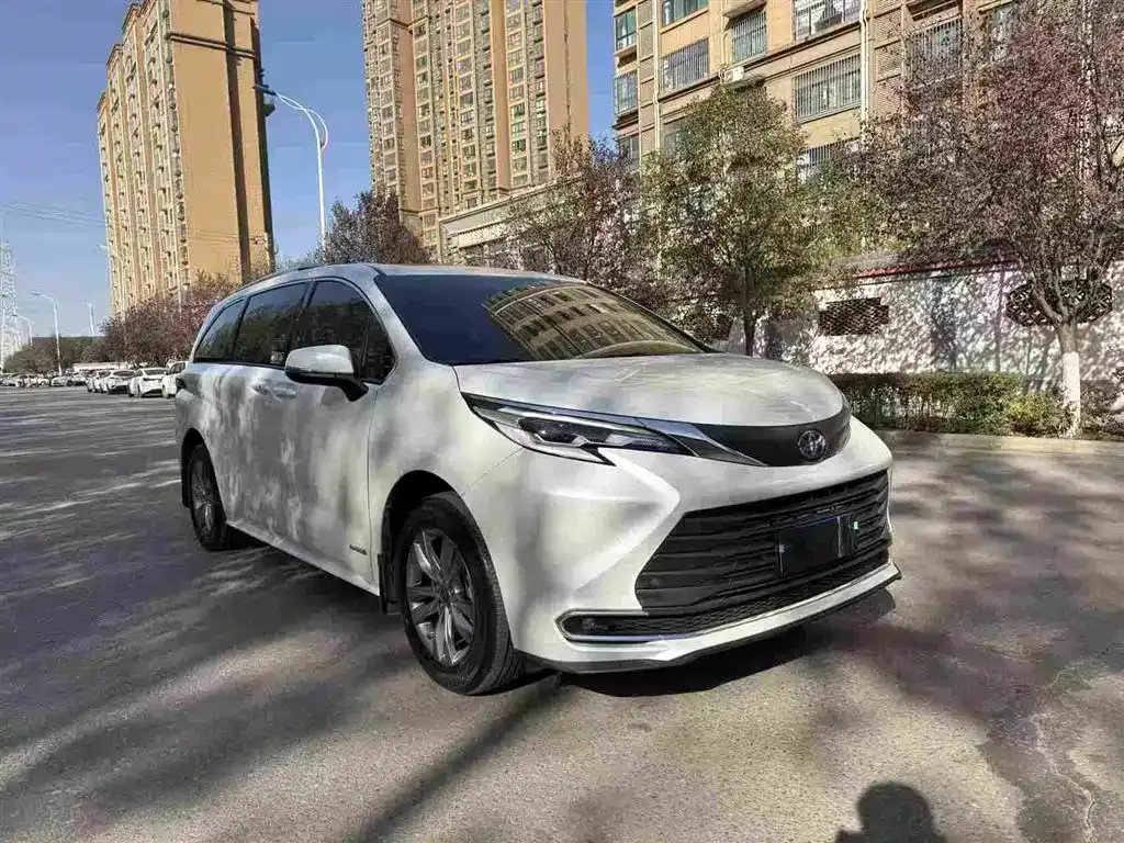 Toyota Sienna 2024 из CN, фото 2