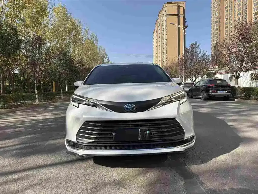 Toyota Sienna 2024 из CN, фото 3
