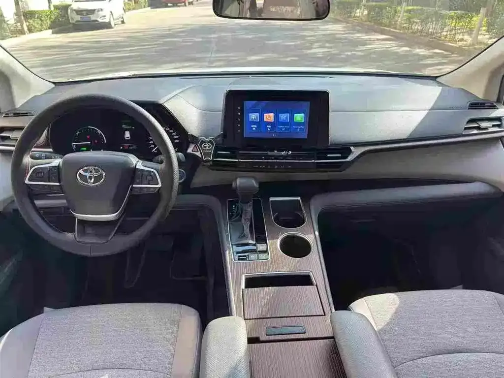Toyota Sienna 2024 из CN, фото 5