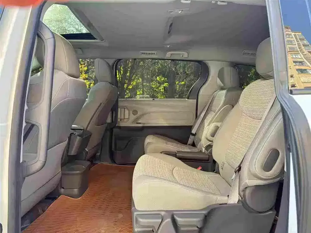 Toyota Sienna 2024 из CN, фото 6