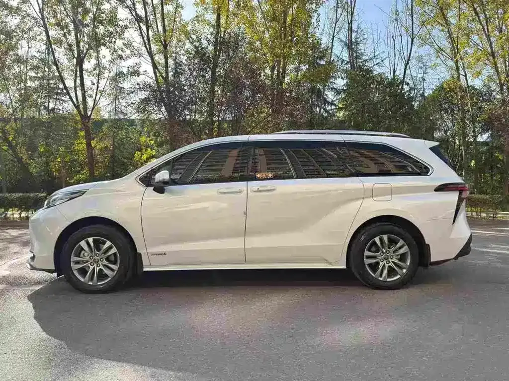 Toyota Sienna 2024 из CN, фото 8
