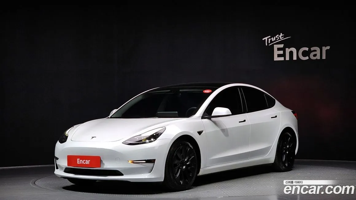 Tesla Model 3 — фото 1