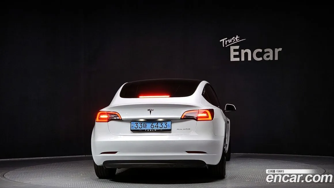 Tesla Model 3 — фото 4