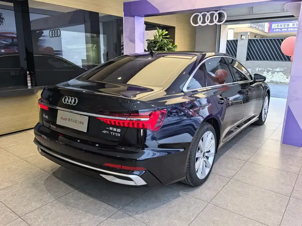 Audi A6L 2023 из CN, фото 2