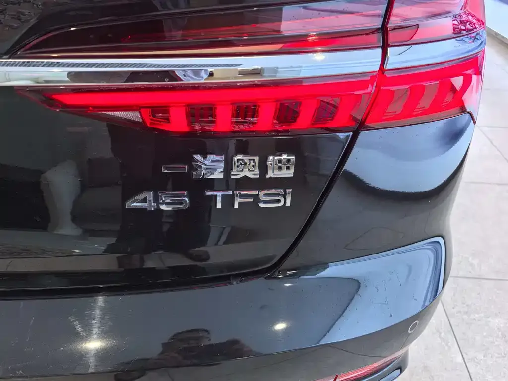 Audi A6L 2023 из CN, фото 4