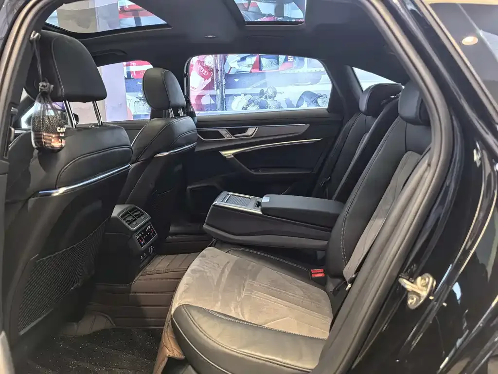 Audi A6L 2023 из CN, фото 9