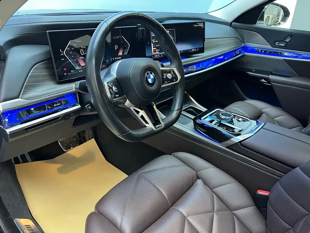 BMW 7 Series 2023 из CN, фото 10