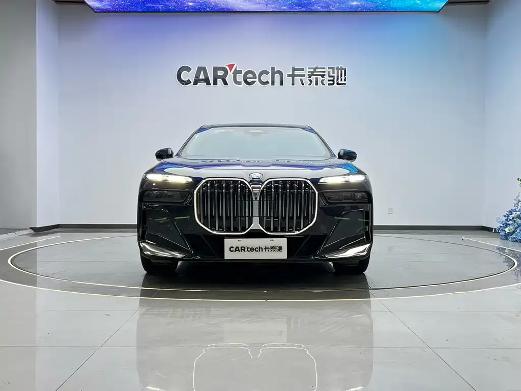 BMW 7 Series 2023 из CN, фото 2