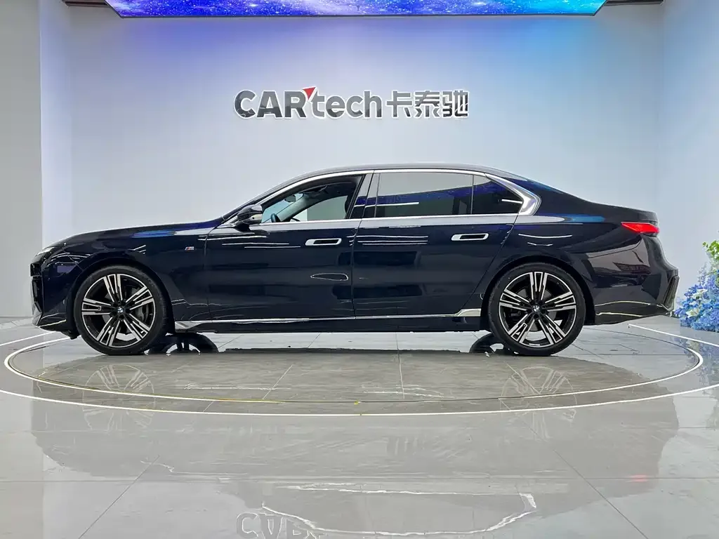 BMW 7 Series 2023 из CN, фото 4