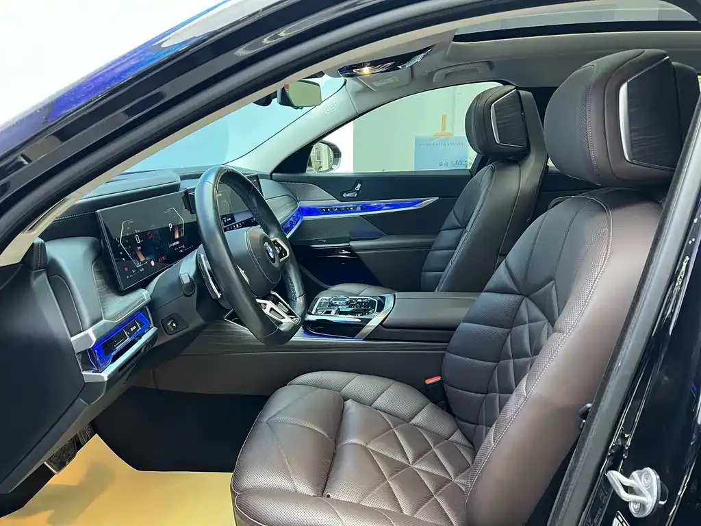 BMW 7 Series 2023 из CN, фото 9