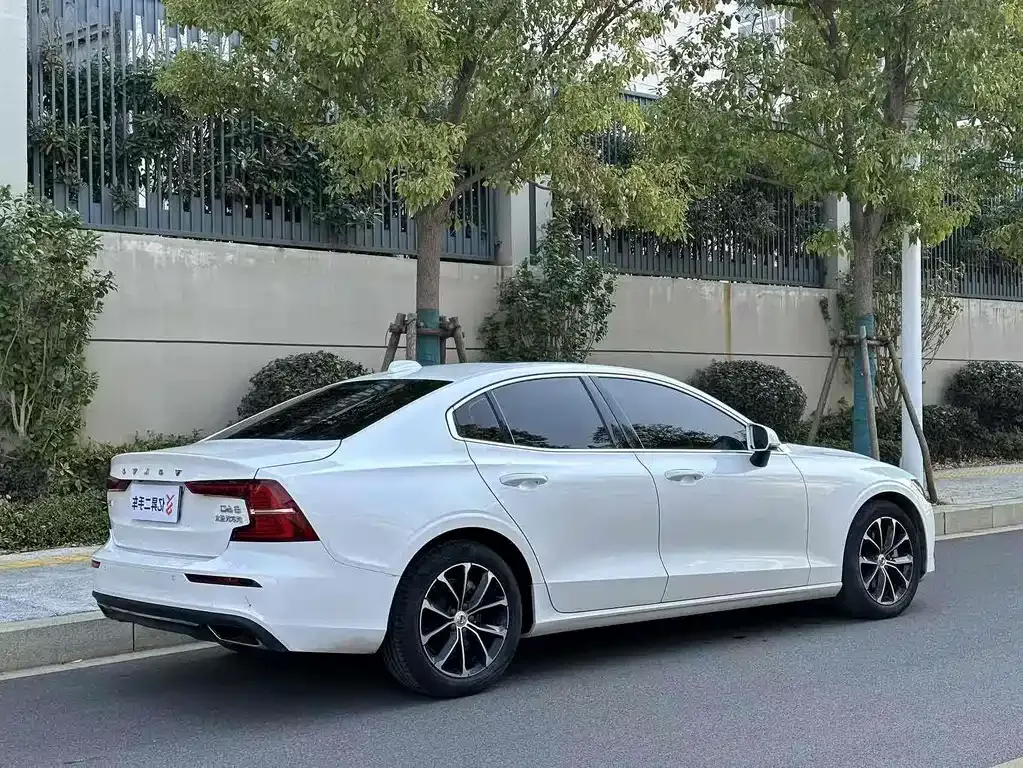Volvo S60 — фото 4