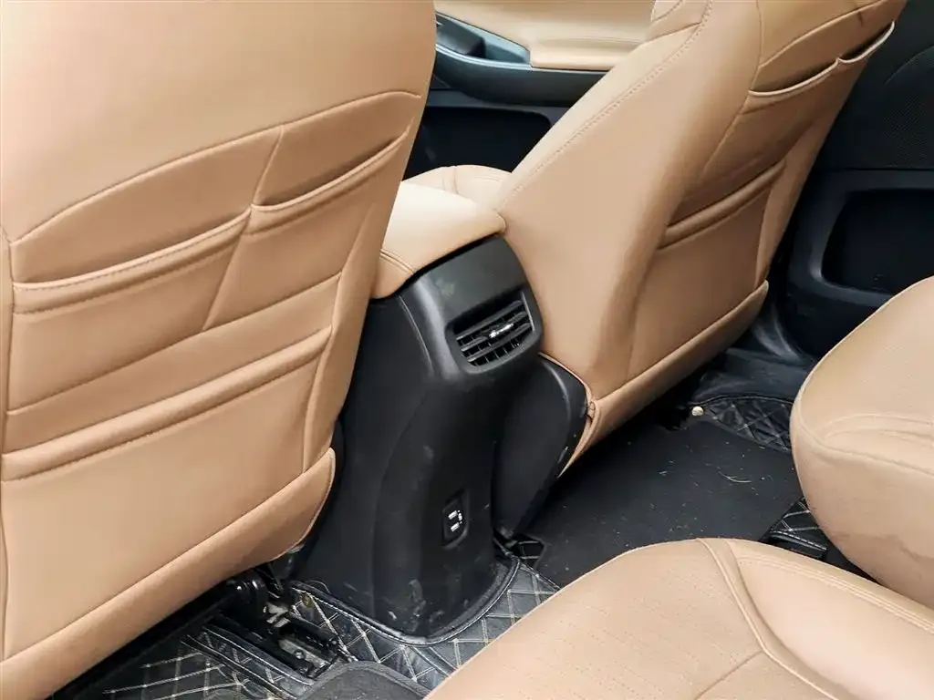 Buick GL6 2022 из CN, фото 9
