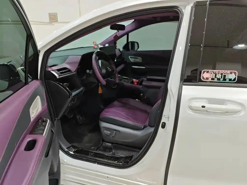 Toyota Sienna 2025 из CN, фото 3