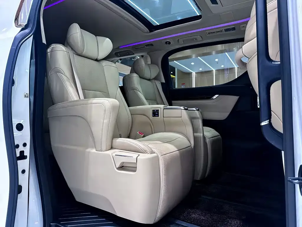 Toyota Alphard — фото 10