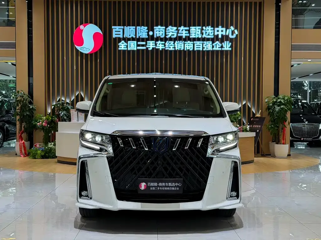 Toyota Alphard — фото 2