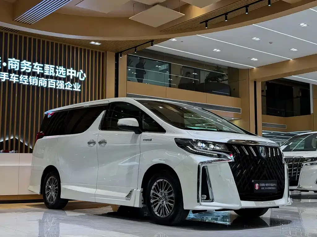 Toyota Alphard — фото 3