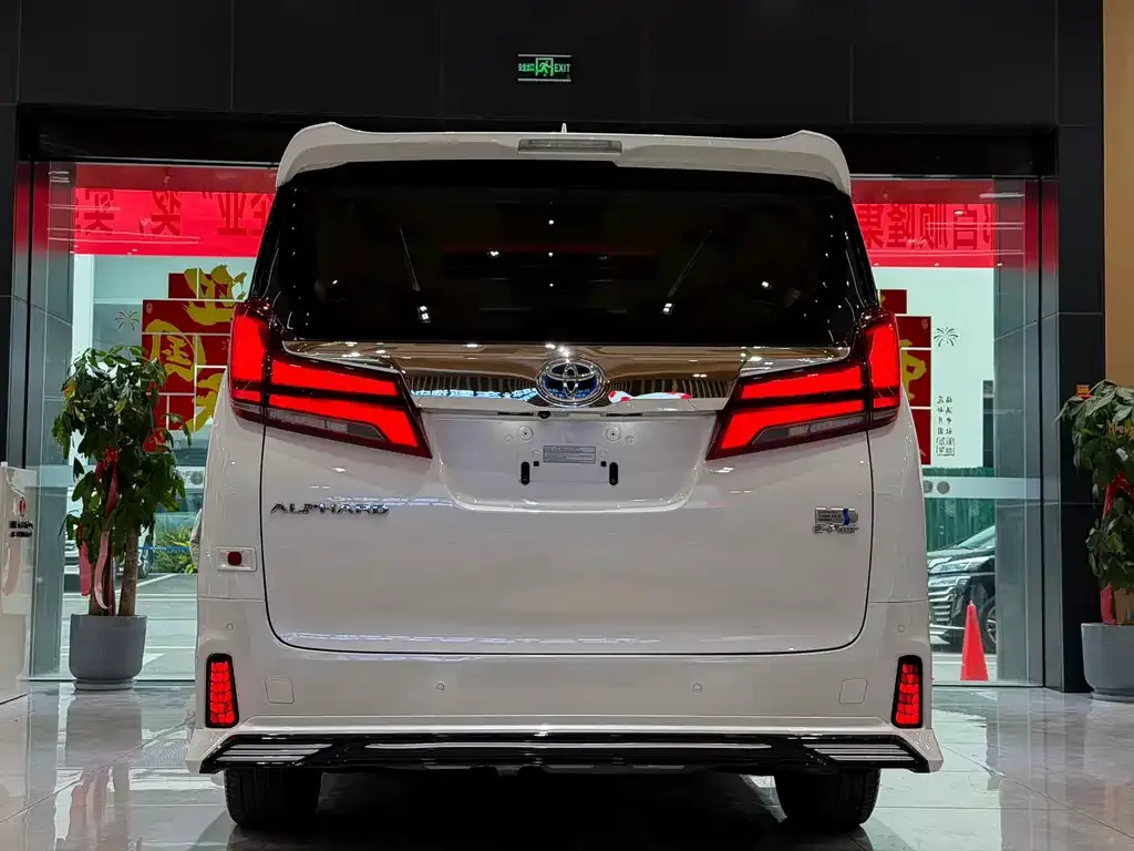 Toyota Alphard — фото 5