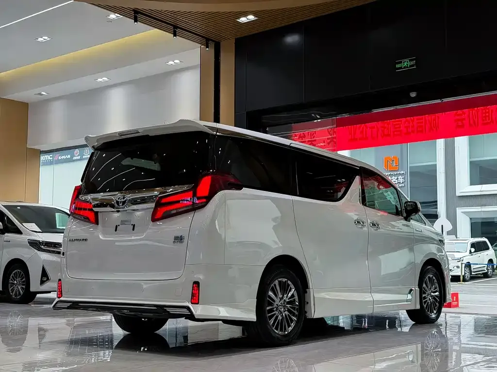 Toyota Alphard — фото 6
