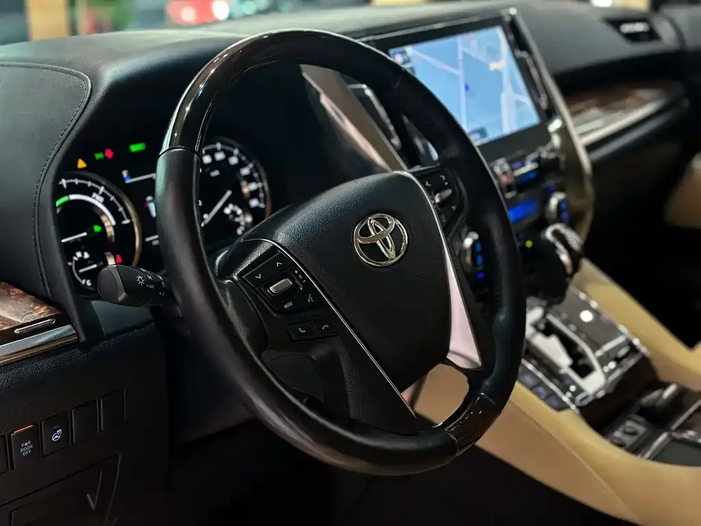 Toyota Alphard — фото 7