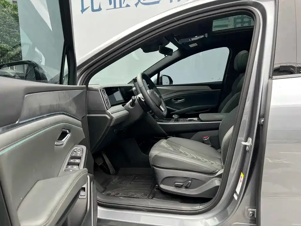 BYD L DM-i — фото 7