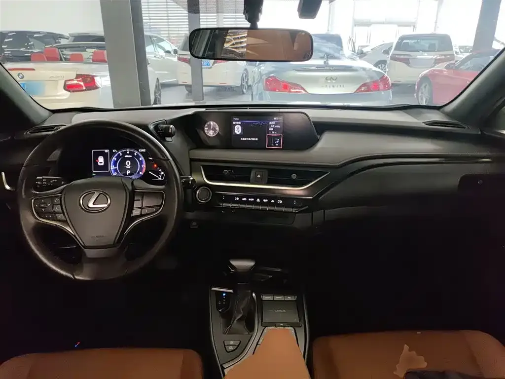 Lexus UX — фото 10
