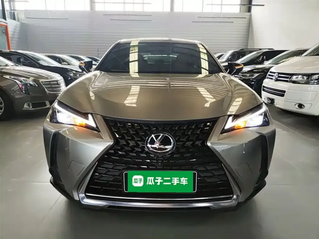 Lexus UX — фото 3