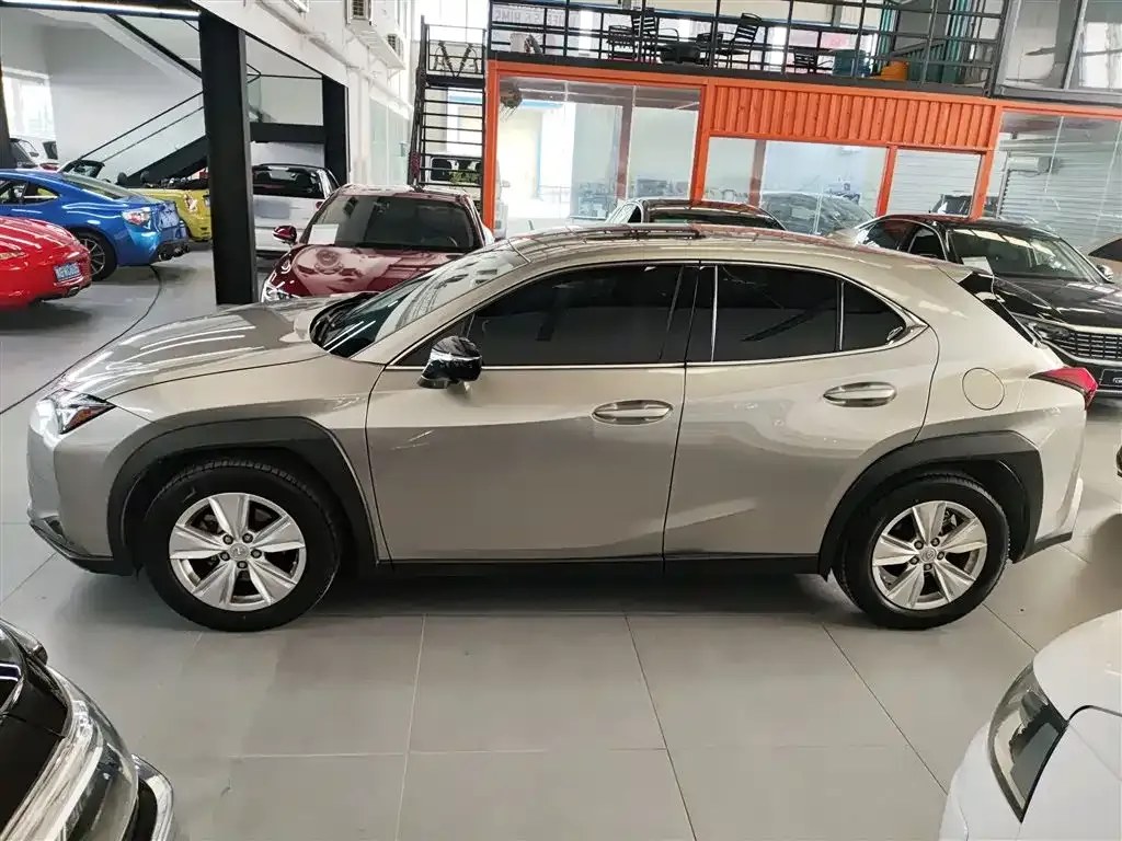 Lexus UX — фото 5