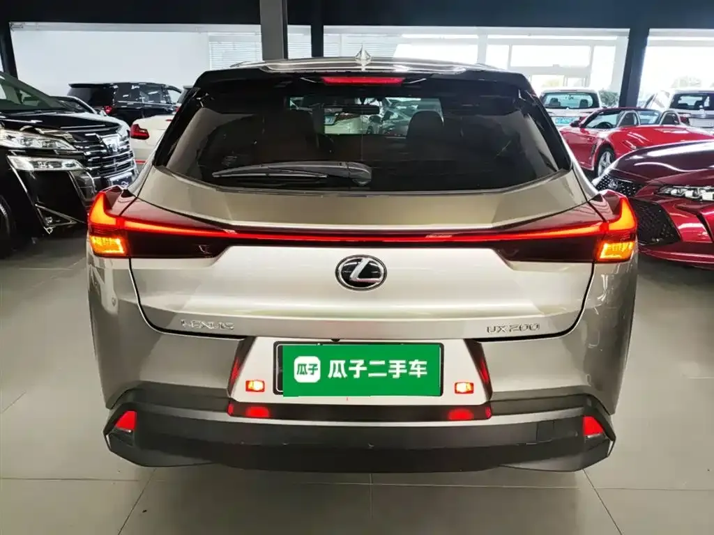 Lexus UX — фото 6