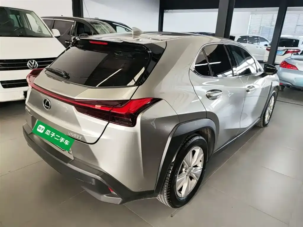 Lexus UX — фото 7