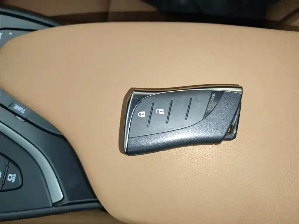 Lexus UX — фото 9