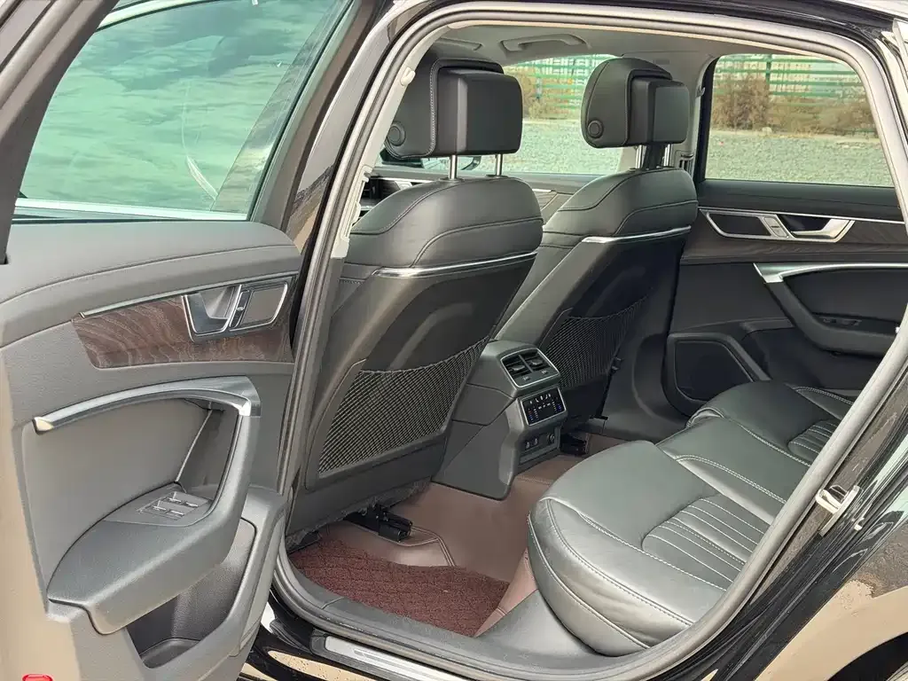 Audi A6L 2023 из CN, фото 8