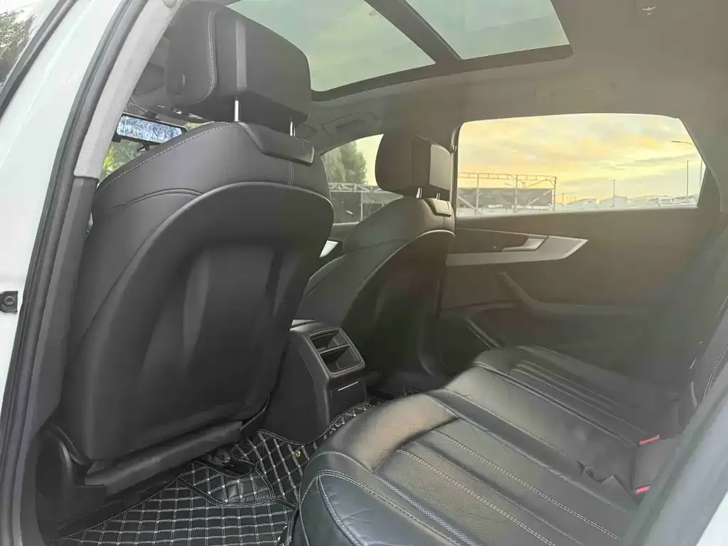 Audi A4L 2021 из CN, фото 9