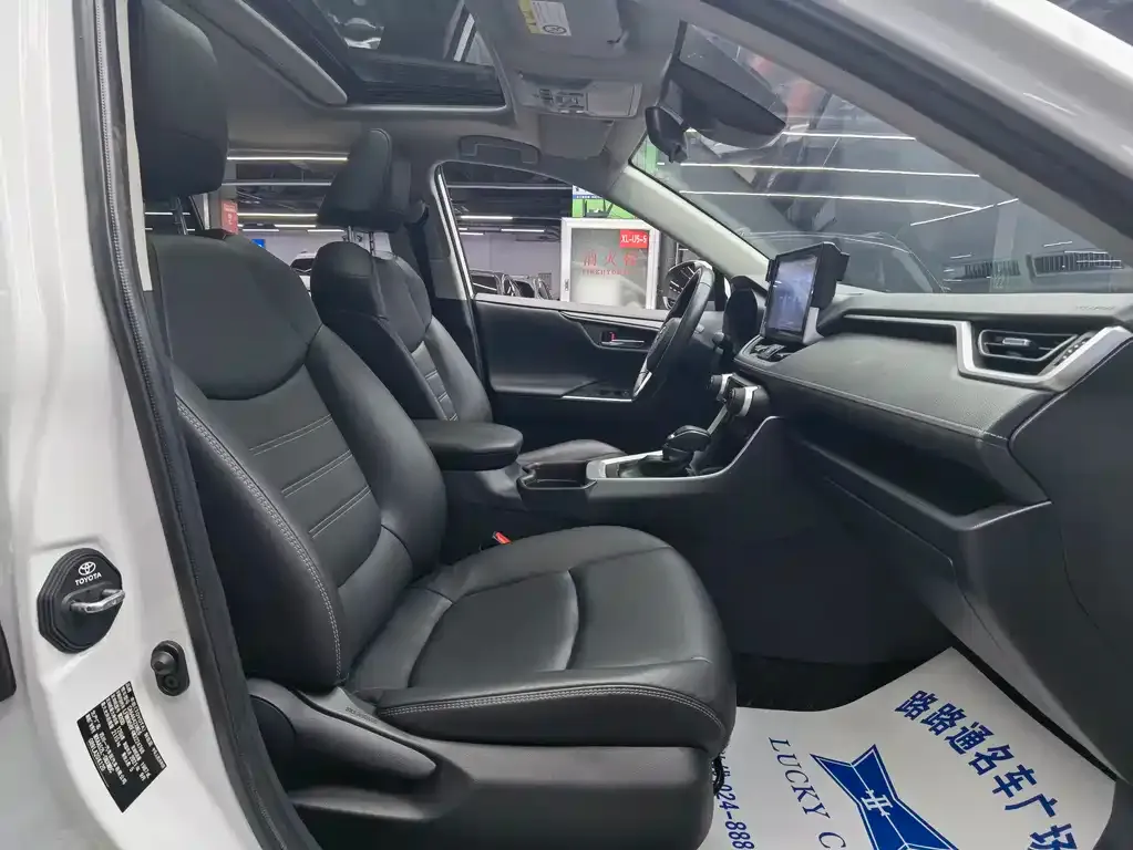 Toyota RAV4 2021 из CN, фото 8