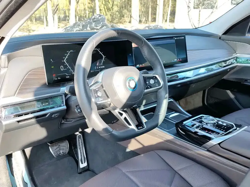 BMW i7 2025 из CN, фото 7
