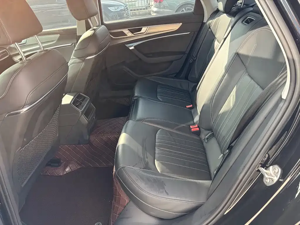 Audi A6L 2023 из CN, фото 4