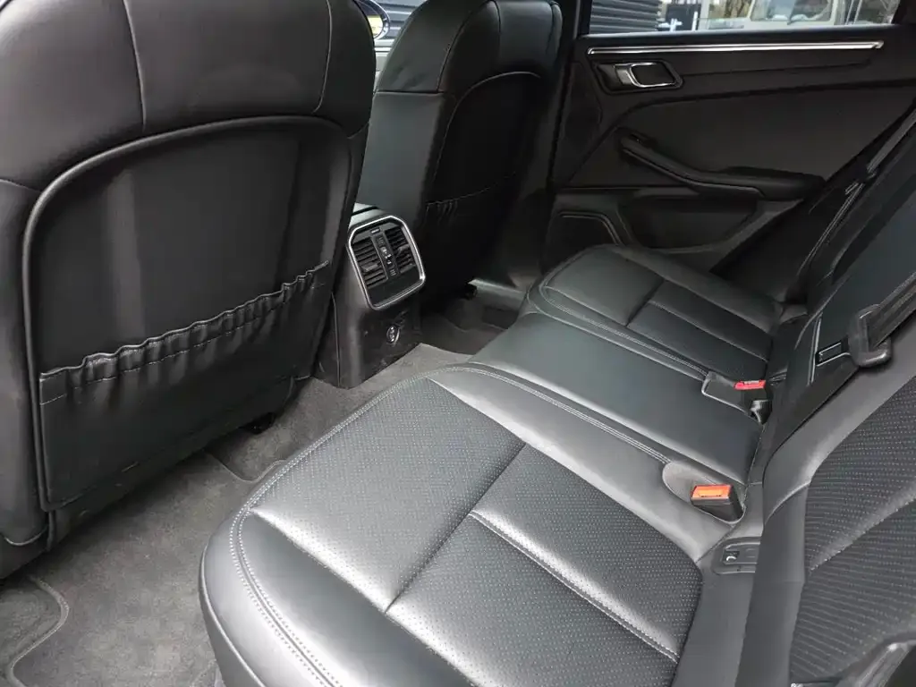 Porsche Macan 2024 из CN, фото 3