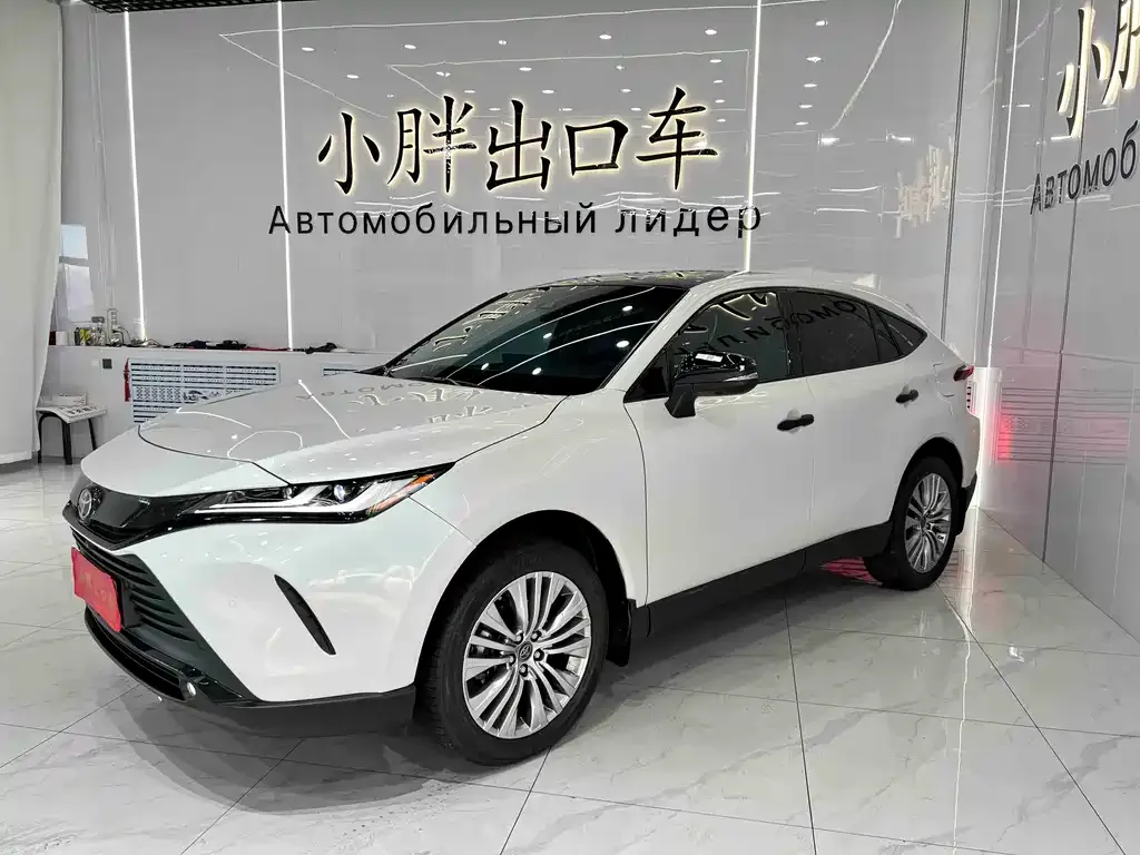 Toyota Harrier — фото 1