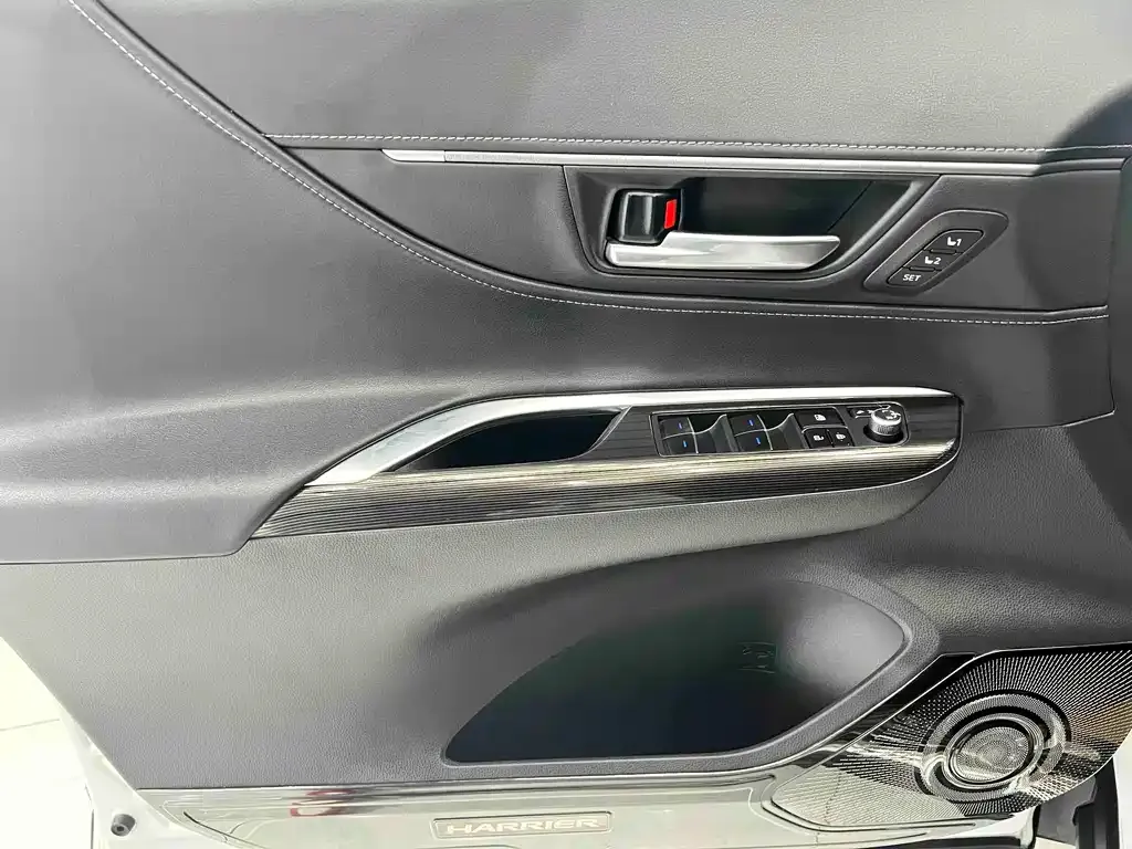 Toyota Harrier — фото 8