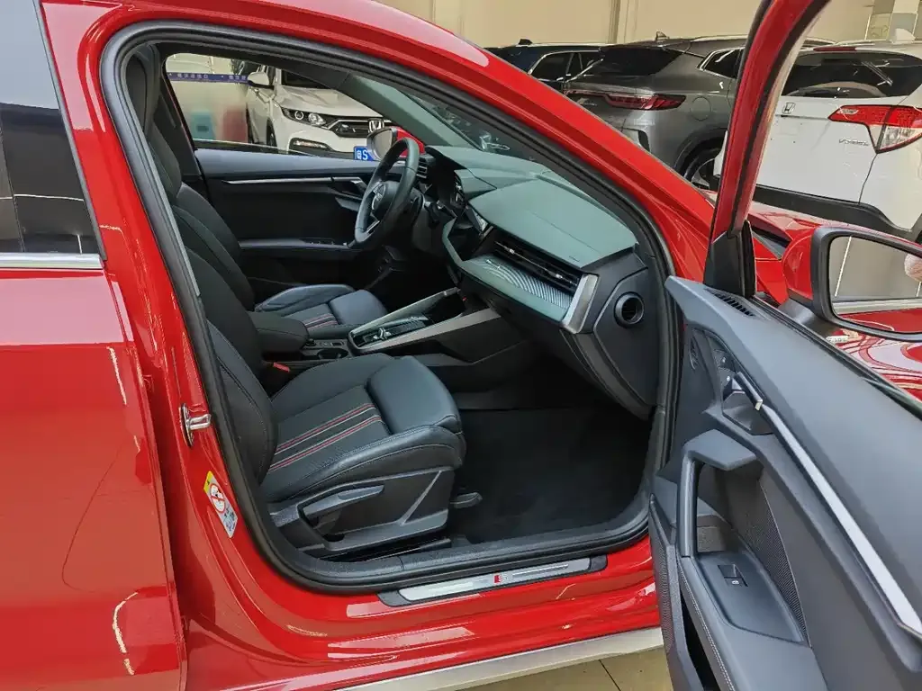 Audi A3 2021 из CN, фото 10