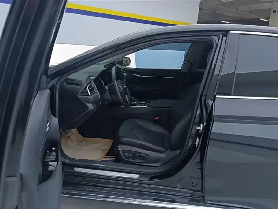 Toyota Camry 2023 из CN, фото 9